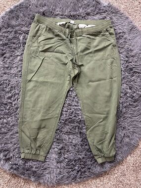 GAP Maternity Olive Green Jogger pants Woman Size XL
